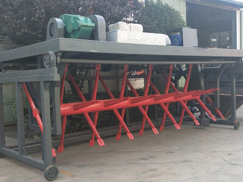 自动槽式翻堆机